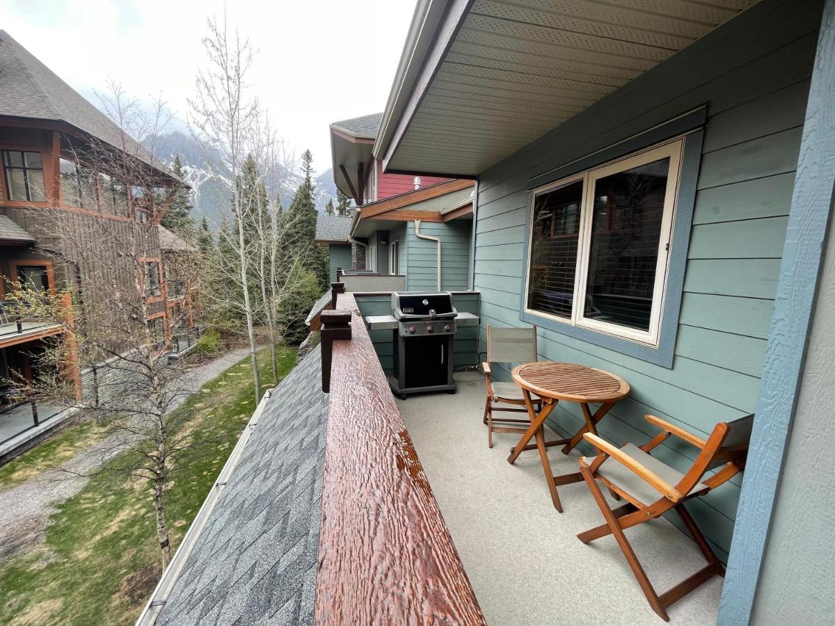 Renovated Condo, 2Br, 2Ba, Heated Pool, 3 Hot Tubs, Pets Welcome! Canmore Buitenkant foto