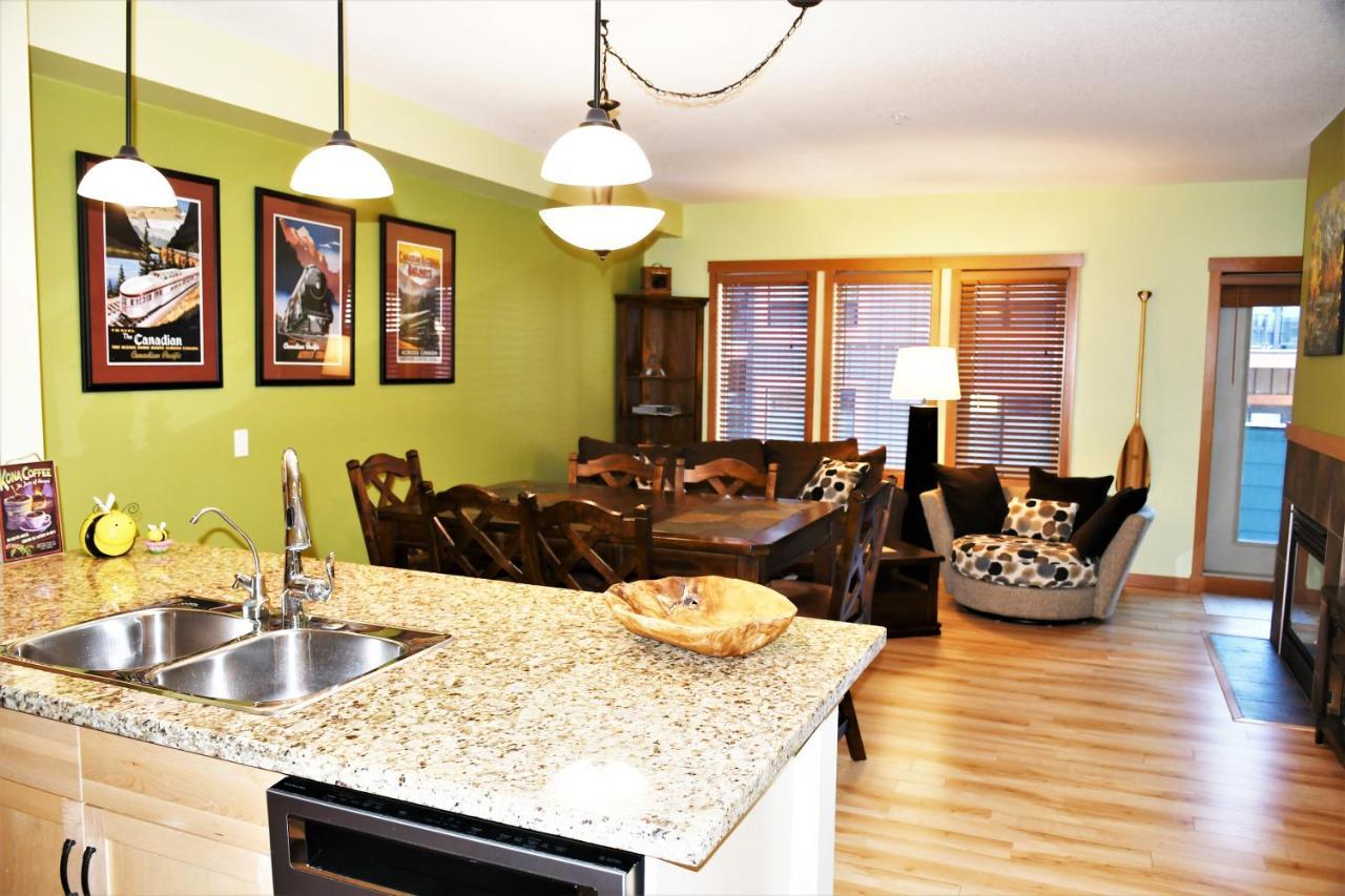 Renovated Condo, 2Br, 2Ba, Heated Pool, 3 Hot Tubs, Pets Welcome! Canmore Buitenkant foto