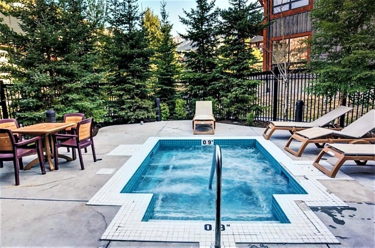 Renovated Condo, 2Br, 2Ba, Heated Pool, 3 Hot Tubs, Pets Welcome! Canmore Buitenkant foto
